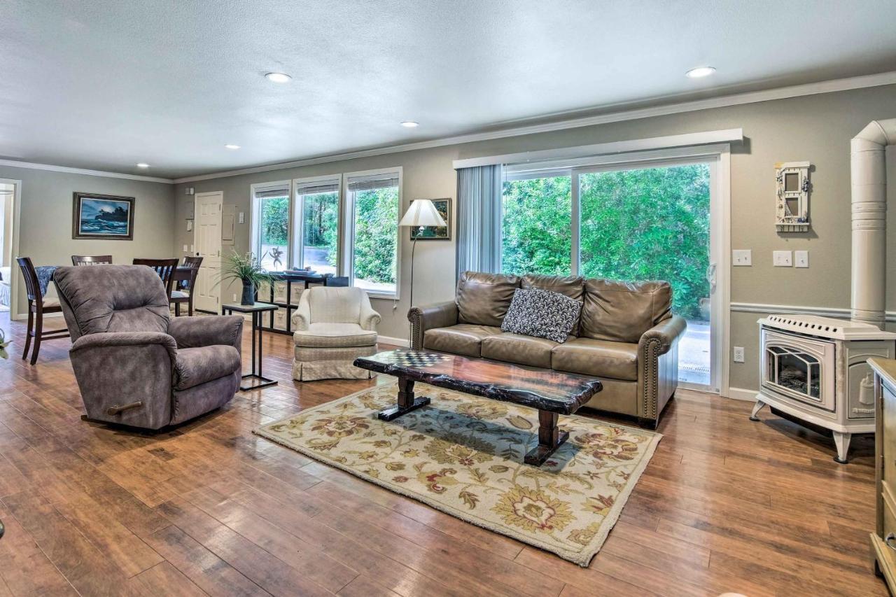 Coos Bay Retreat Less Than 2 Mi To Marina And Casino! Luaran gambar